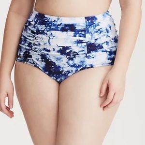 High waisted, ruched swim bottoms
